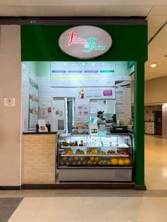 Imagem de interna da loja folhas e frutos