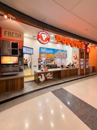Imagem de interna da loja popeyes