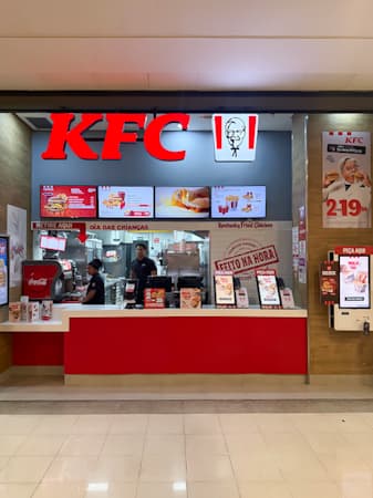 Imagem de interna da loja kfc