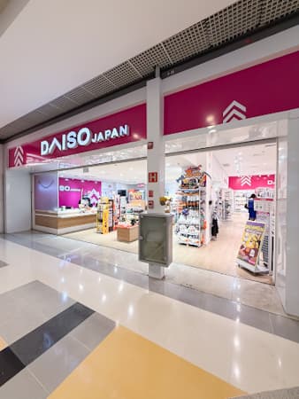 Imagem de interna da loja daiso japan