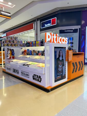 Imagem de interna da loja piticas