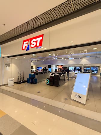 Imagem de interna da loja fast shop
