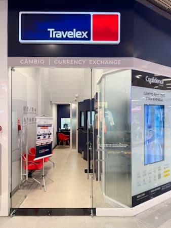 Imagem de interna da loja travelex confidence