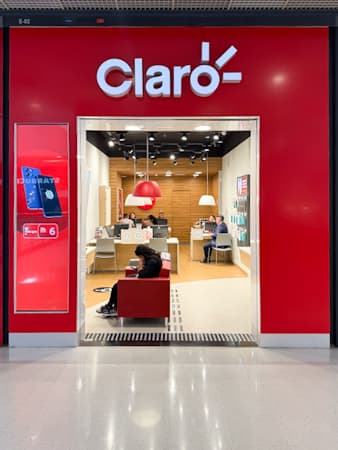 Imagem de interna da loja claro