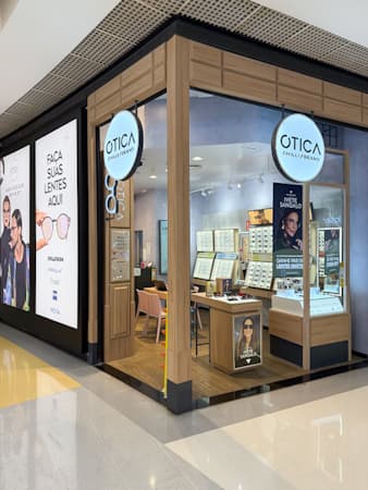 Imagem de interna da loja ótica chilli beans