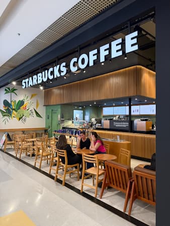 Imagem de interna da loja starbucks