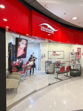 Imagem de interna da loja sóbrancelhas