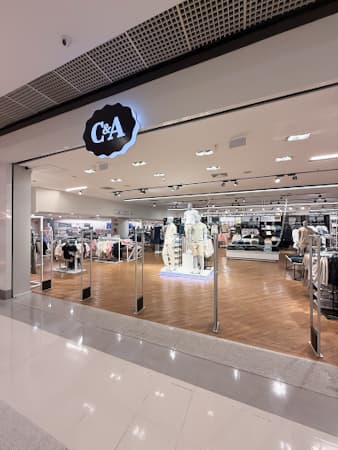 Imagem de interna da loja c&a