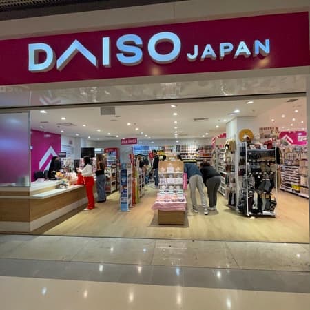 Logo da loja daiso japan  