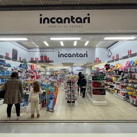 Imagem de interna da loja incantari  