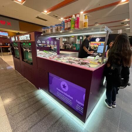 Imagem de interna da loja jah açaí  