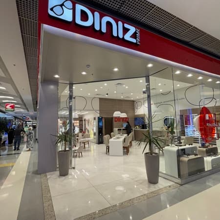 Imagem de interna da loja óticas diniz  