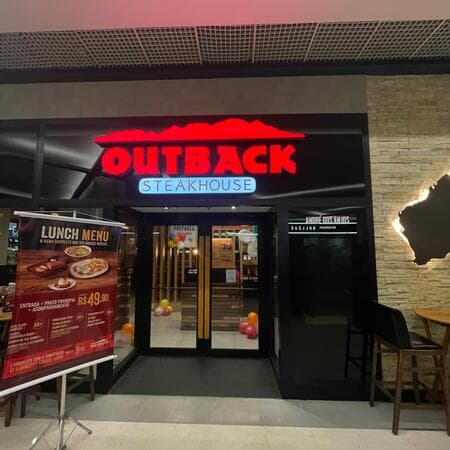 Imagem de interna da loja outback steakhouse  