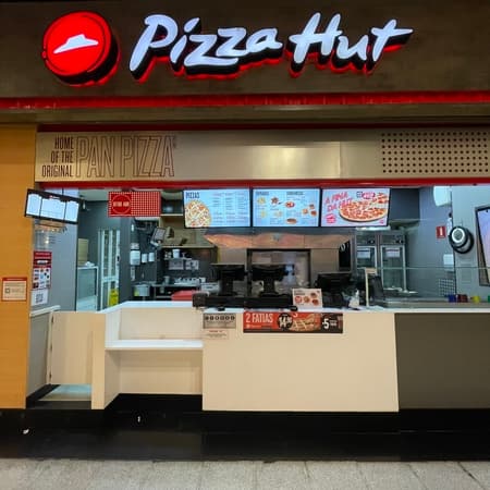 Imagem de interna da loja pizza hut  