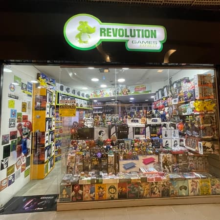 Logo da loja revolution games  